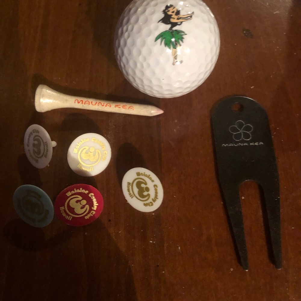 Mauna Kea Golf Ball & Accessories with Colored Ball Markers